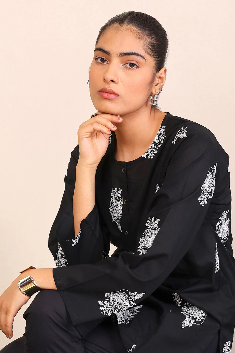 Gul Meena Embroidered Kurta - Image 2