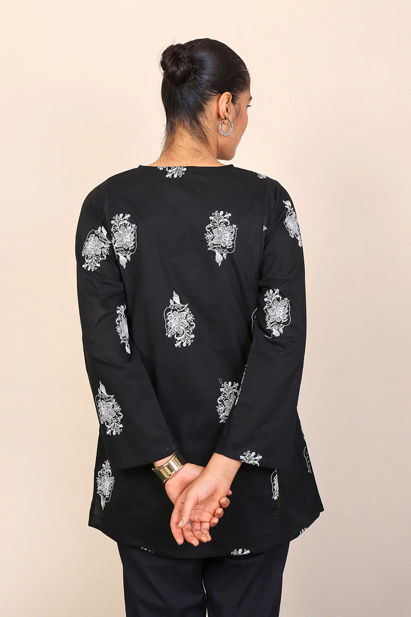 Gul Meena Embroidered Kurta - Image 4