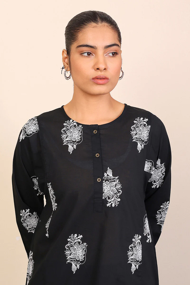 Gul Meena Embroidered Kurta - Image 2