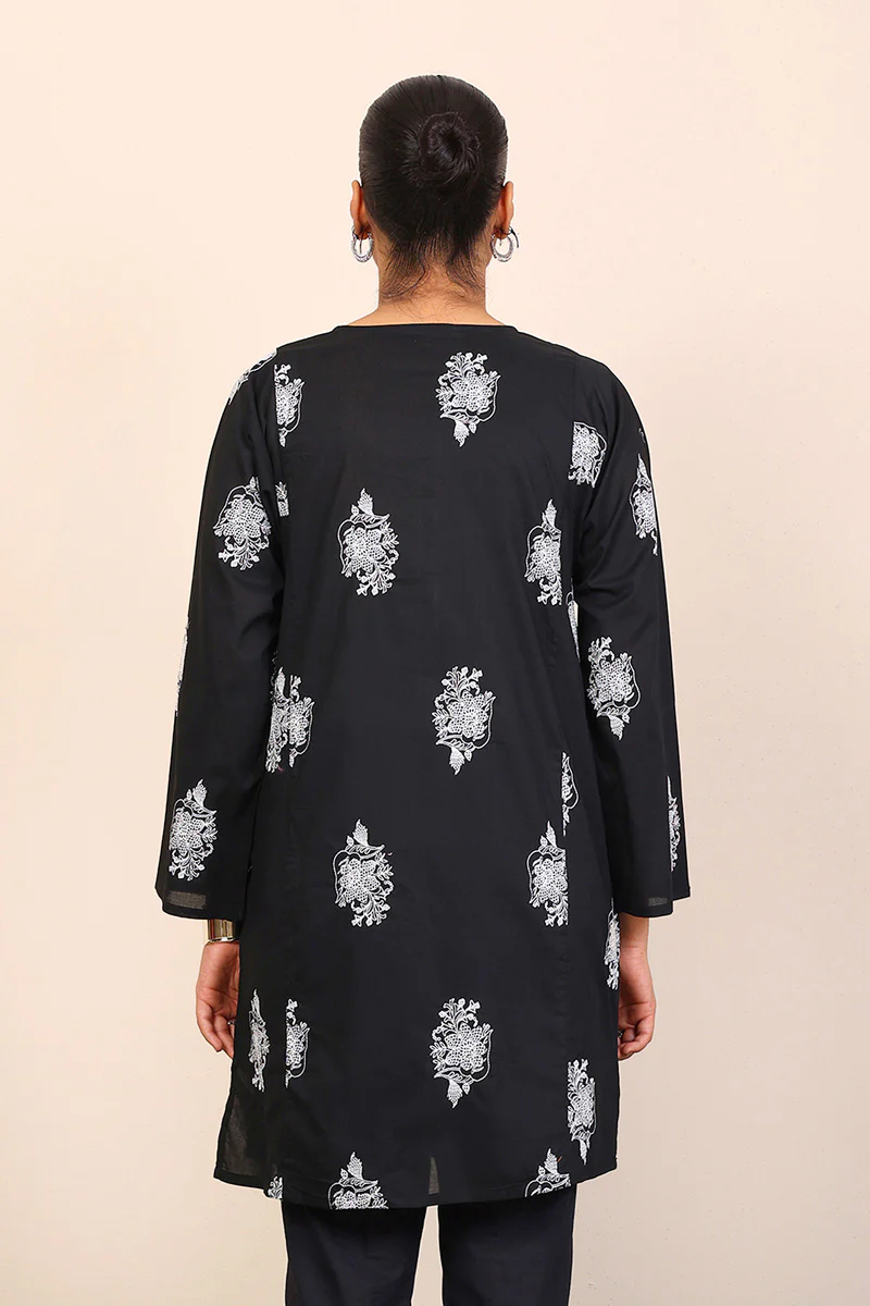 Gul Meena Embroidered Kurta - Image 5