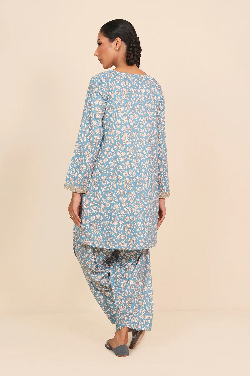 Mother Of Pearls 2 Piece Suit - Image 9