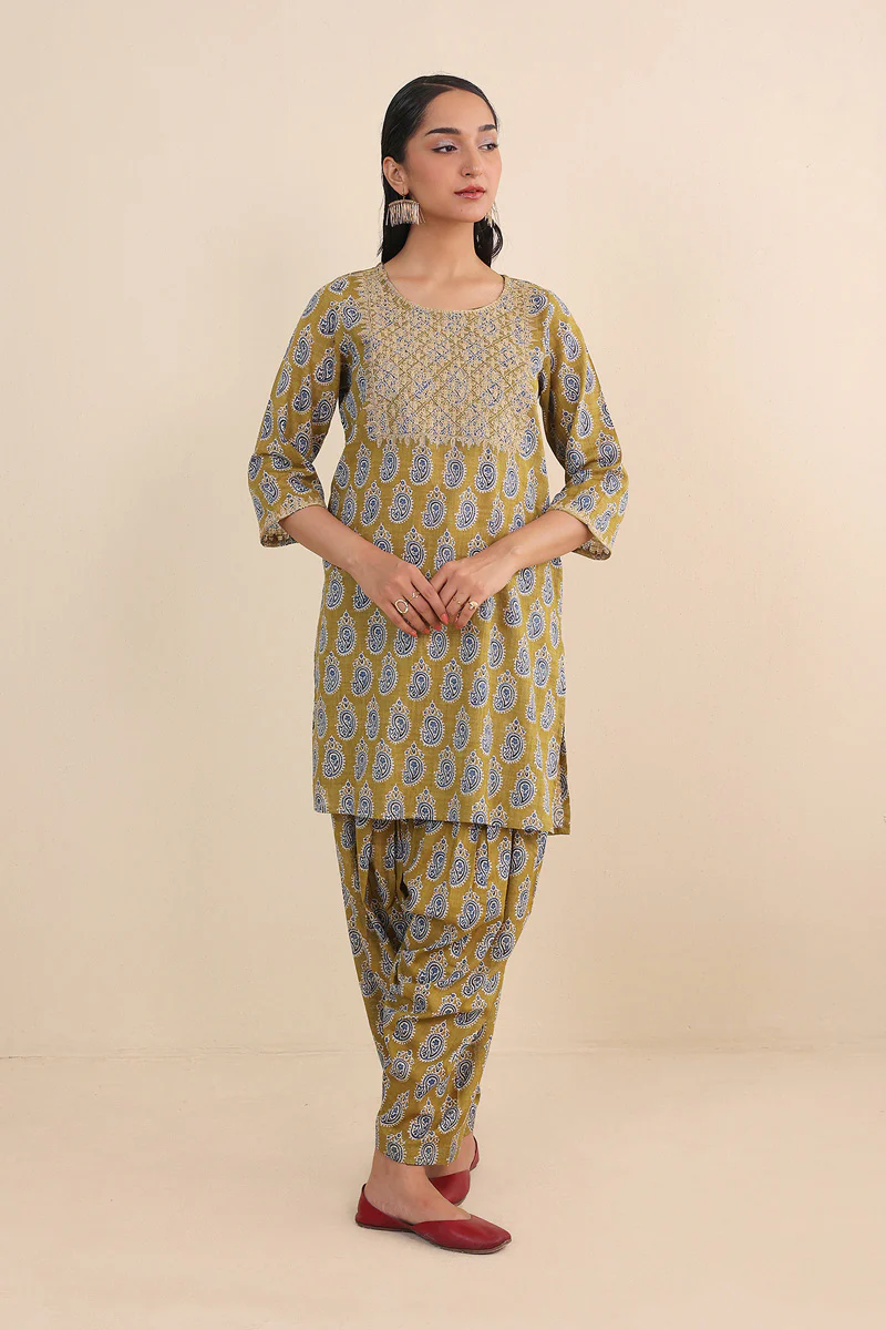 Ajrak Block Embridered Set - Image 5