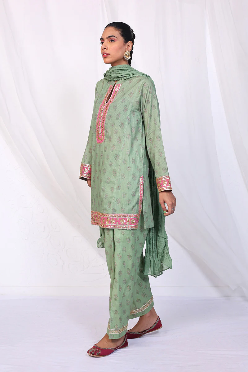 Timeless Romance Gota 3-Piece Suit - Image 3
