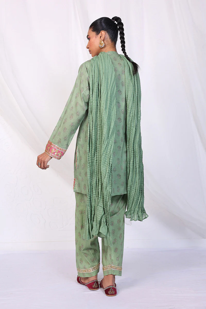 Timeless Romance Gota 3-Piece Suit - Image 4
