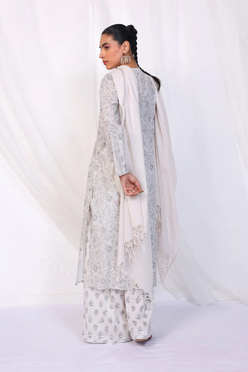 Timeless Romance Suit - Image 4