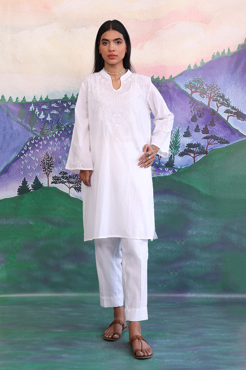 N K R Chikankari Kurta - Image 3