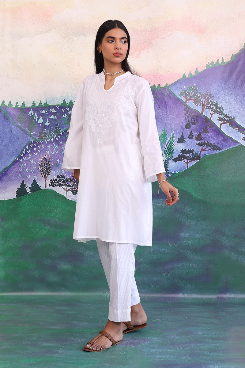 N K R Chikankari Kurta - Image 4