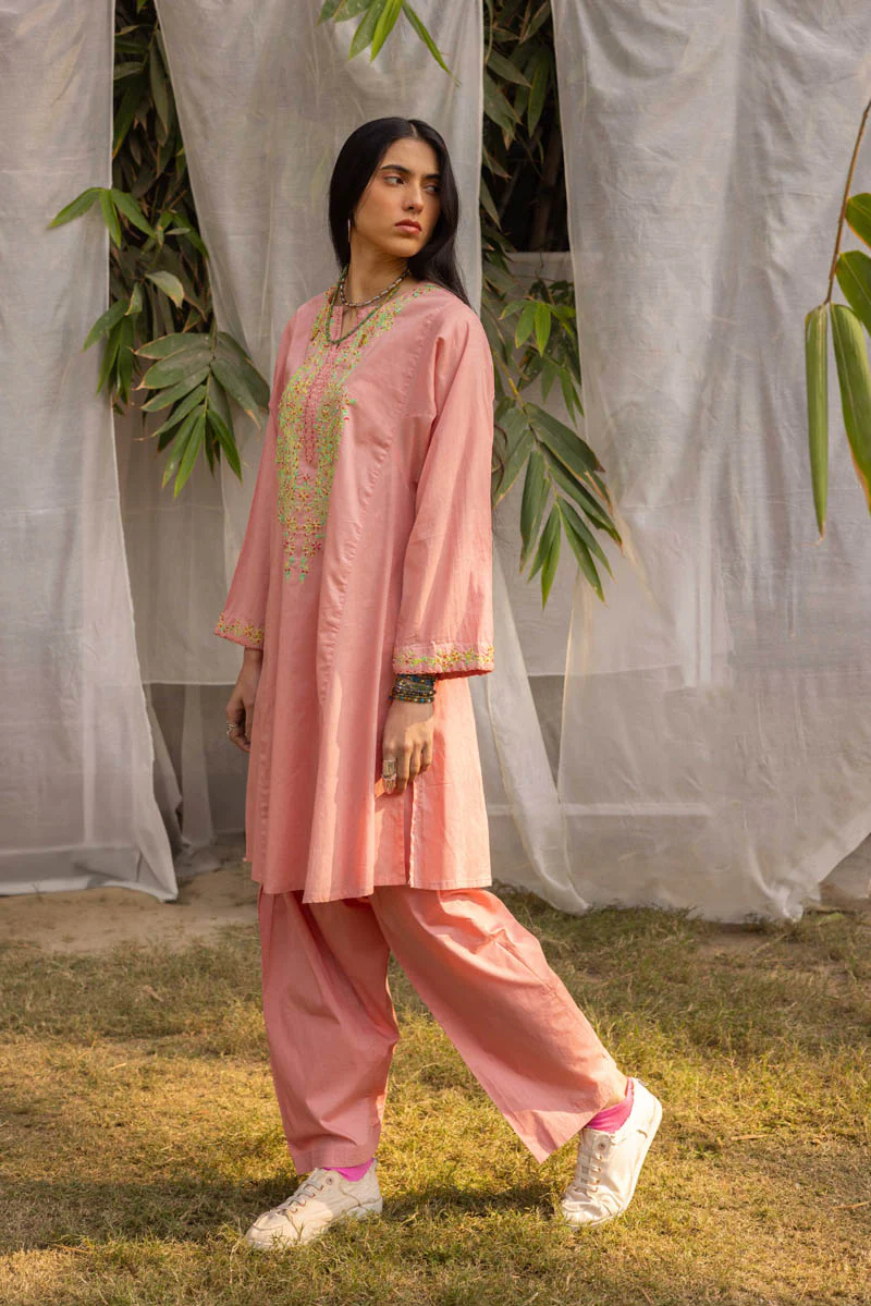 Waadi-e-Farhang Suit - Image 3