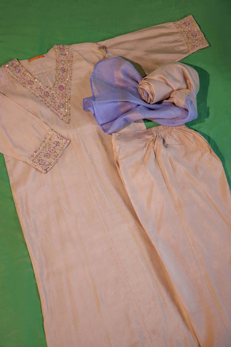 Balochi Begum 3 Piece - Image 12