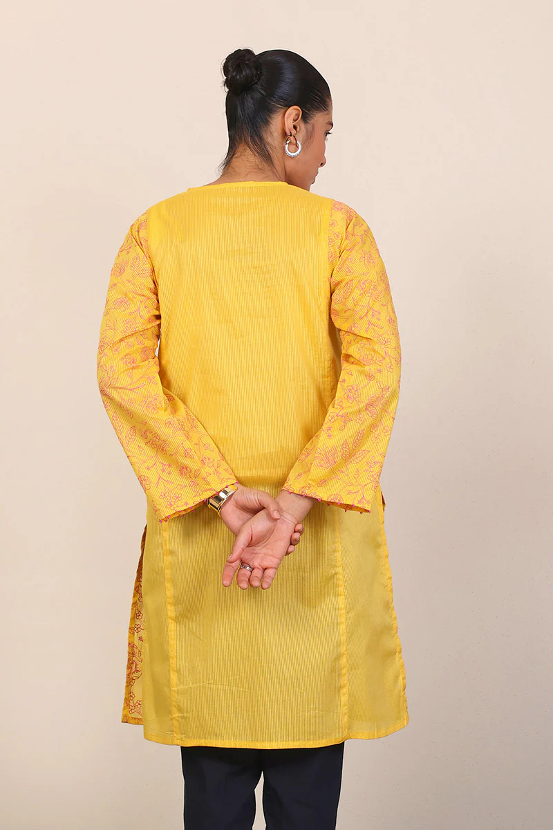 Malmal Embroidered Kurta - Image 4
