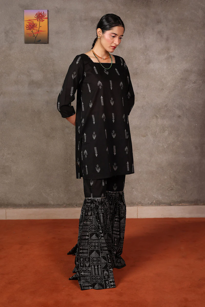 Egyptian Mukesh Essence Suit - Image 3