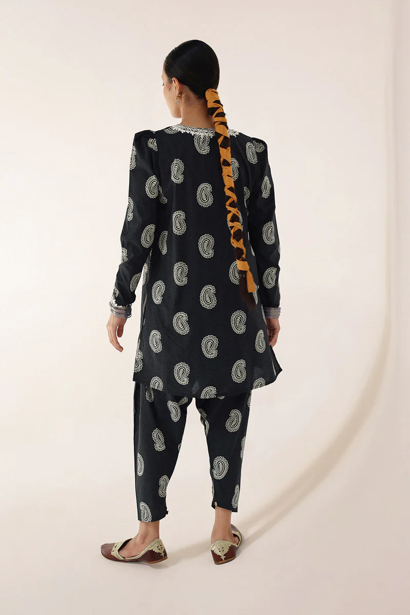 Opulent Kente Ensemble - Image 8
