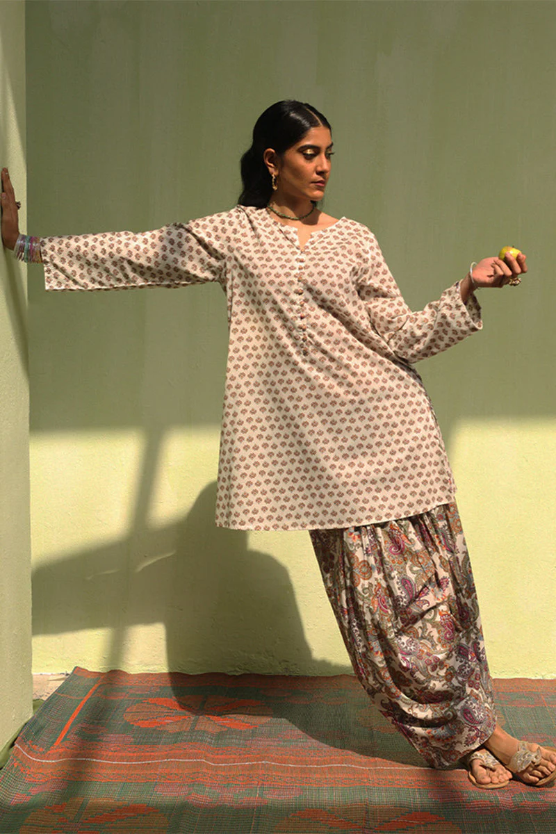 Rang Mahal Rangrez Ensemble - Image 16