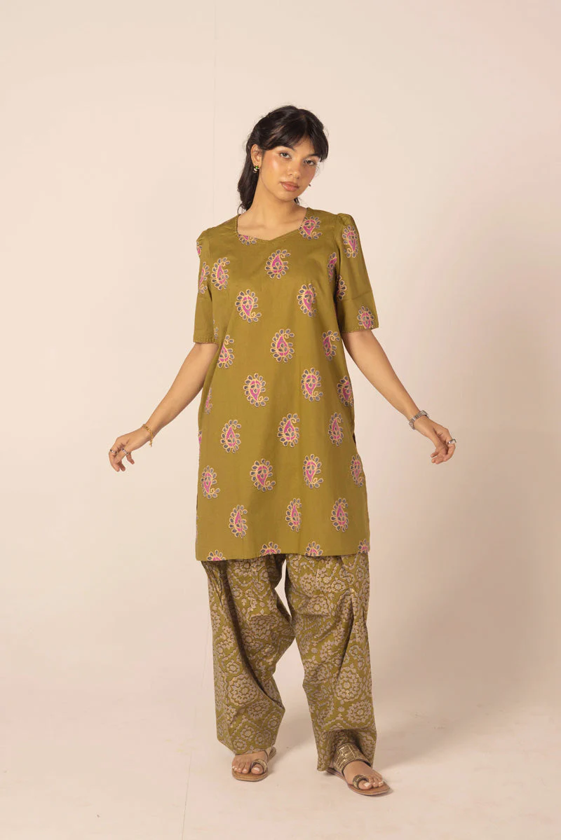 Zarnoor Gotta Glow Suit - Image 14