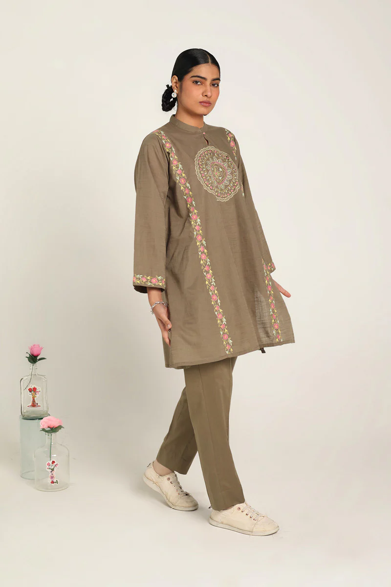 Chamba Rumal Heritage Suit - Image 2