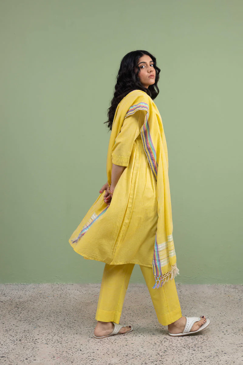 Aina Aangan Suit - Image 12