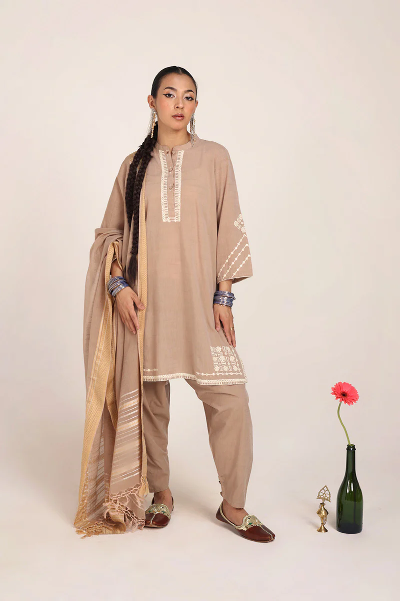 Aina-e-Suroor Suit - Image 8