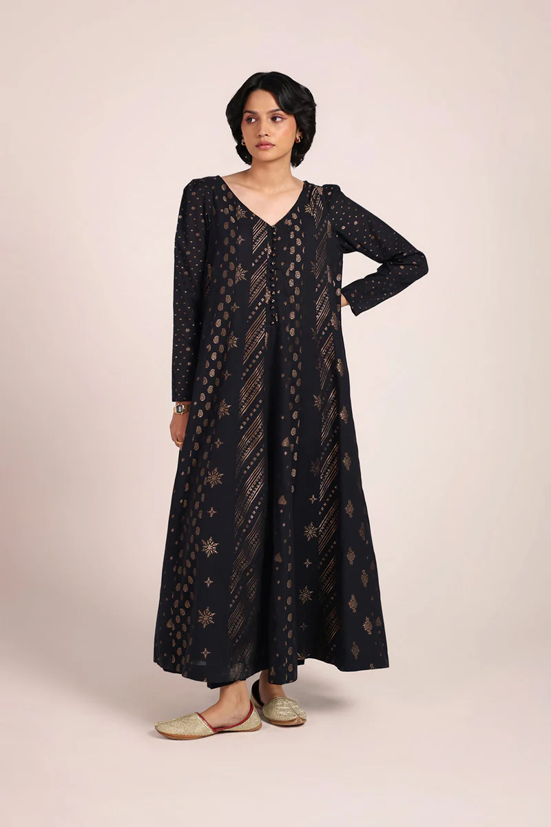 Raat ki Rani Raqs Suit - Image 3