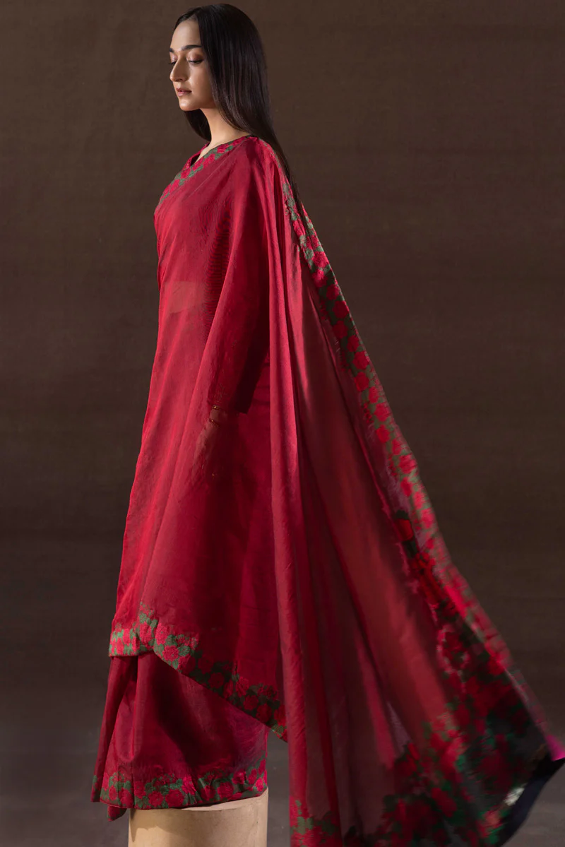 Golden Rose Opulent Saree - Image 4