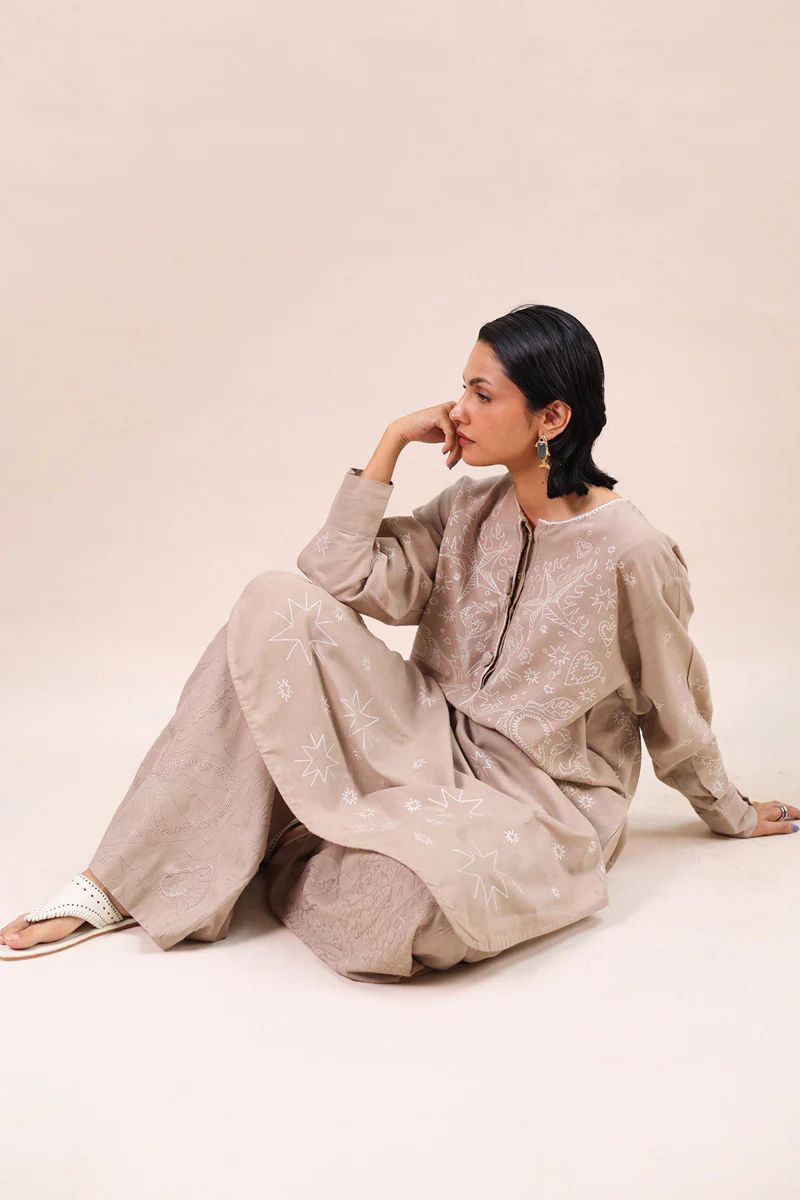 Ocean Whim Embroidered Kurta - Image 3