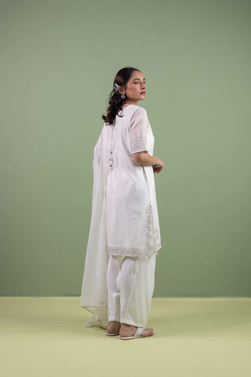 Zahra-e-Noor 3 Piece Suit - Image 3