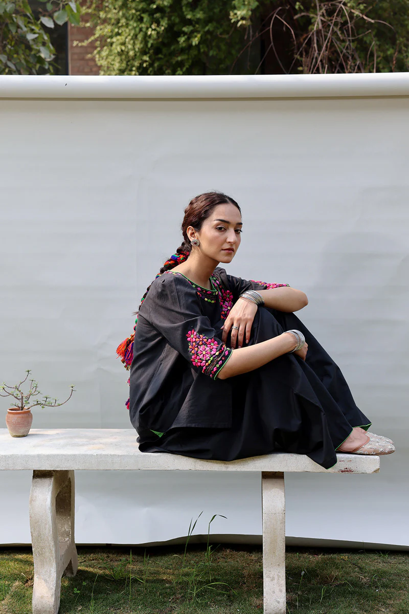 Hand-Crafted Kutch Bazaar Set - Image 7
