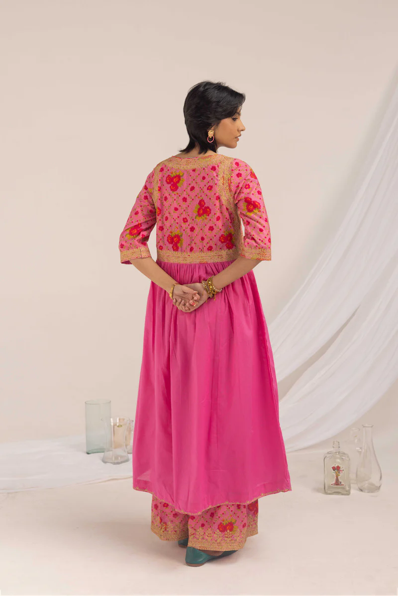 Gilded Glam Embroidered Kurta - Image 4
