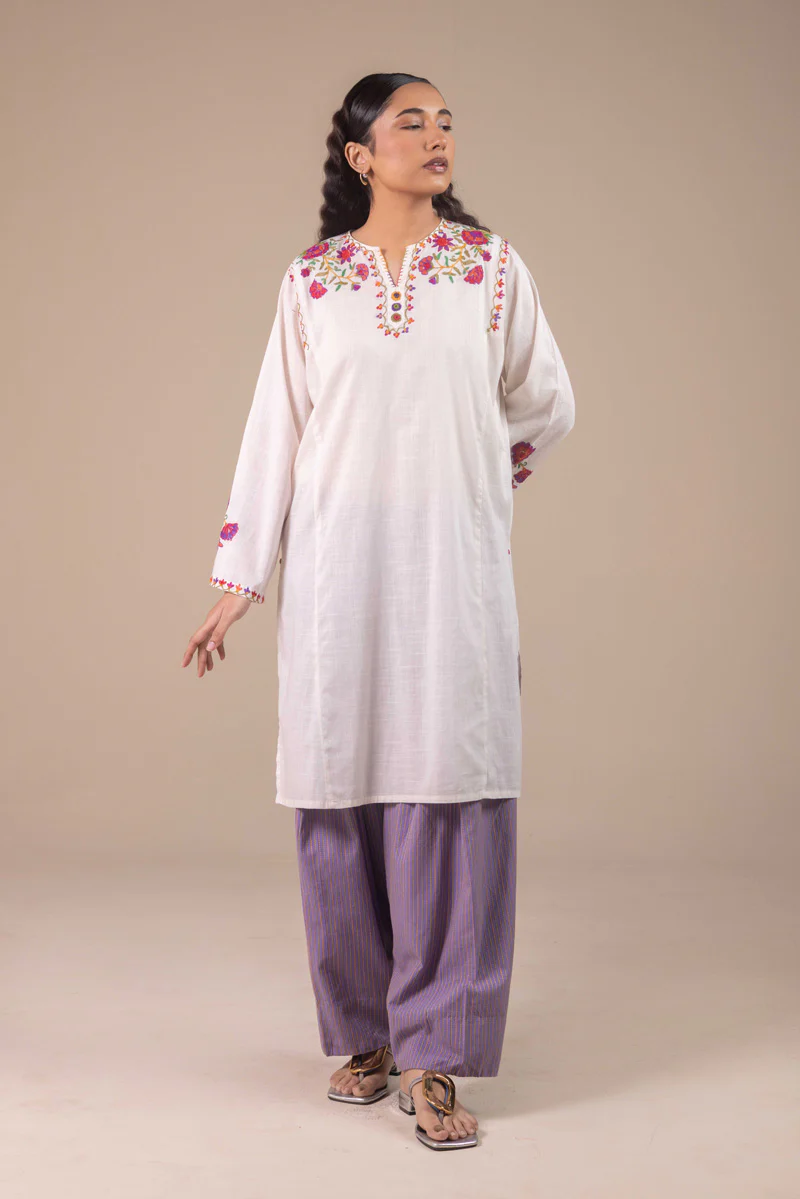 Rangeen Qissay Embroidered Set - Image 8