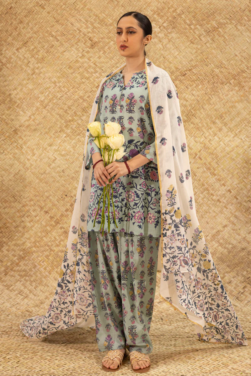 Floral Ease Tassel Set