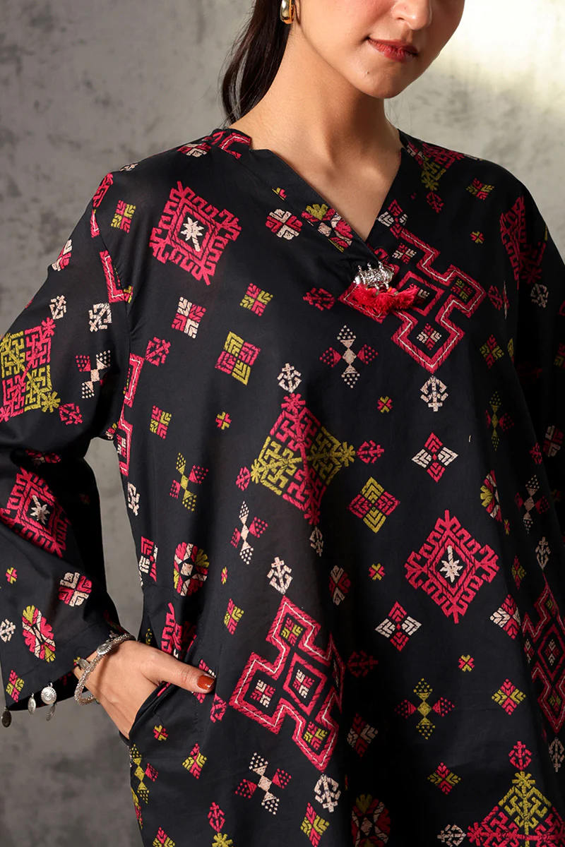 Phulkari Pop Tassel Set - Image 7