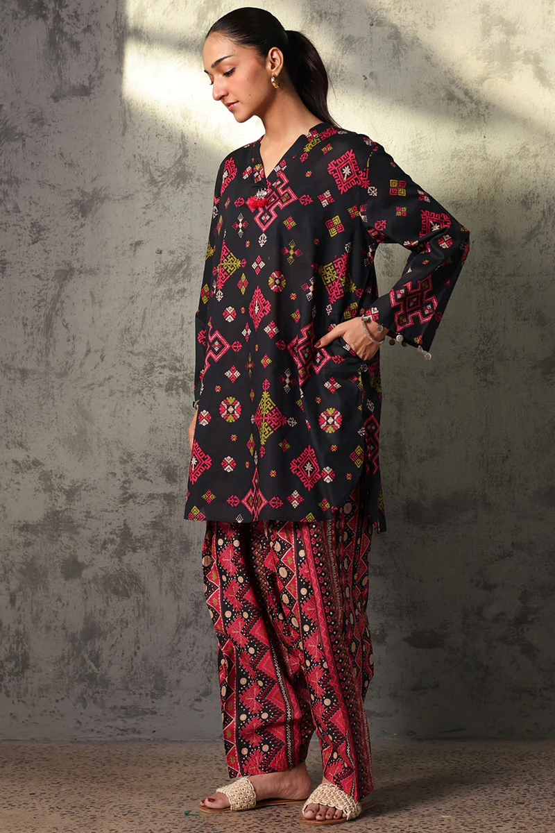 Phulkari Pop Tassel Set - Image 8