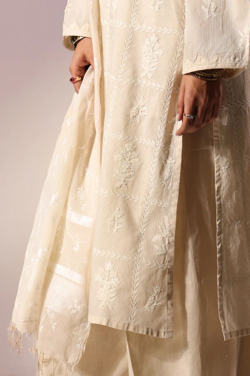 Ivory Reverie Ensemble - Image 9
