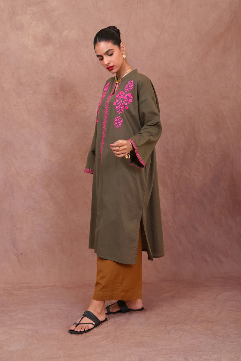 N K R Embroidered Kurta - Image 3