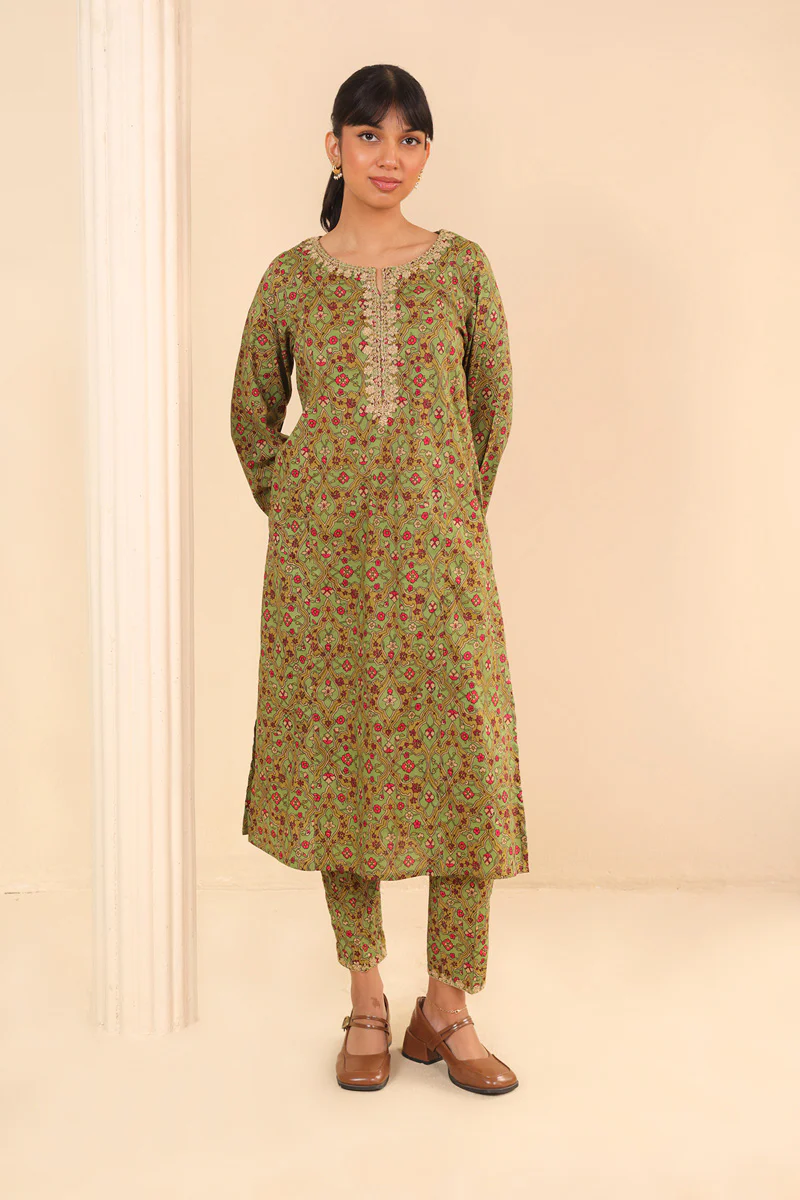 Persian 2-Piece Embroidered Suit - Image 9