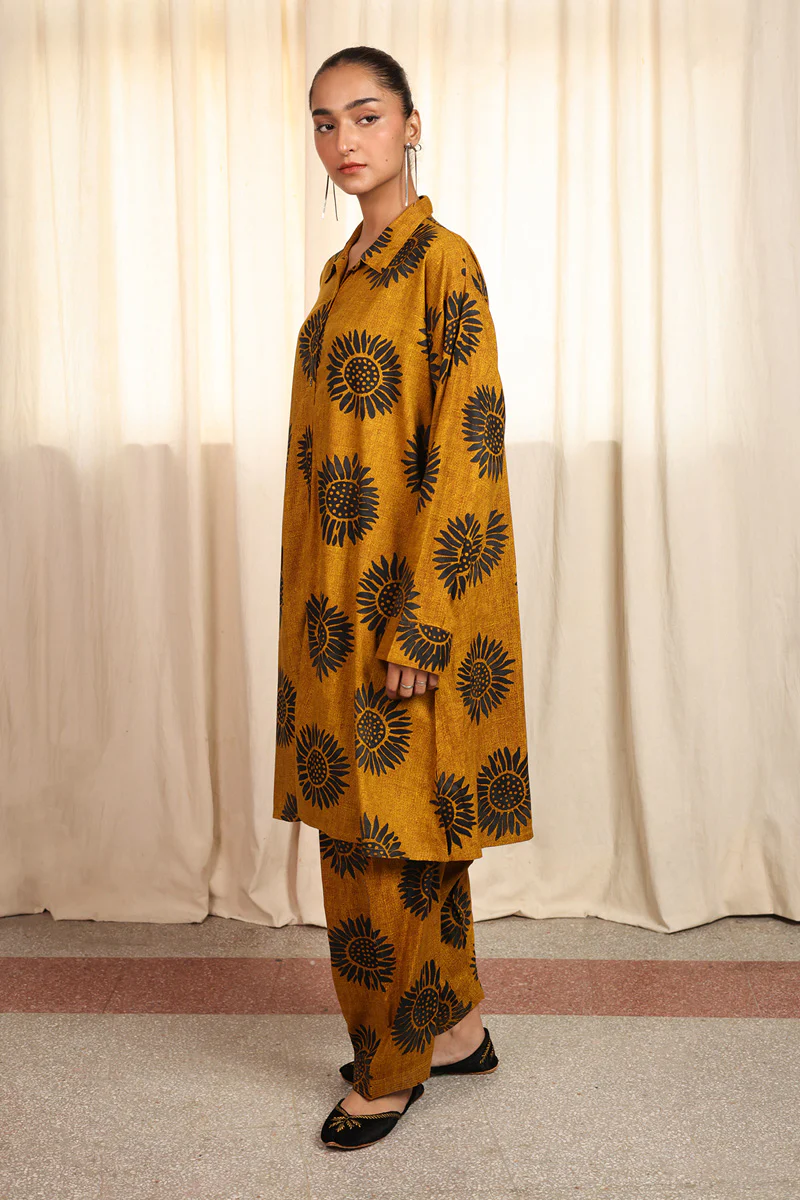 Collared Sunflowers 2 Piece - Image 5