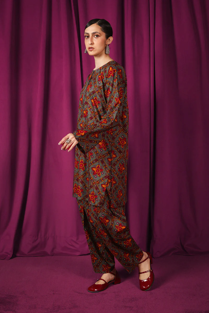 Kutch Kahani-Heritage Hues Duo - Image 11