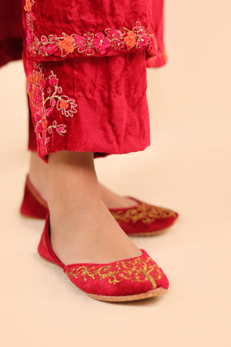 Shehzadi Embroidered Khussa - Image 3