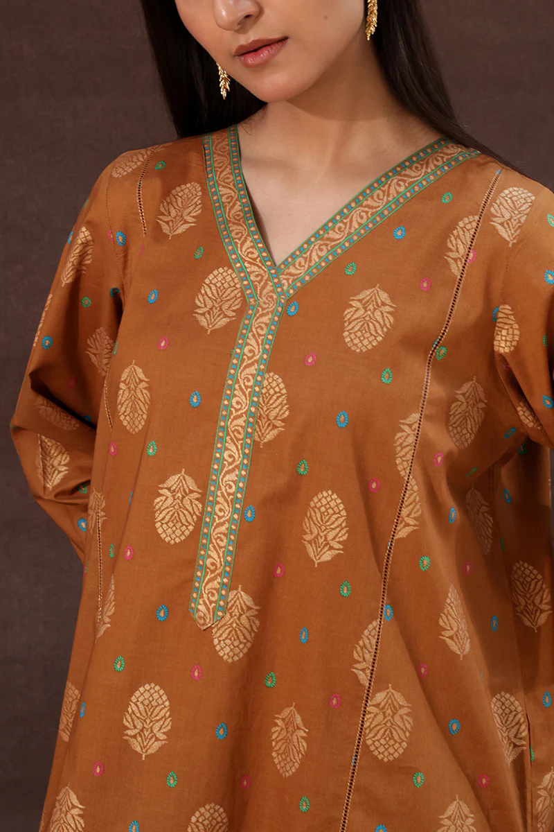 Zeenat Golden Haze Set - Image 9