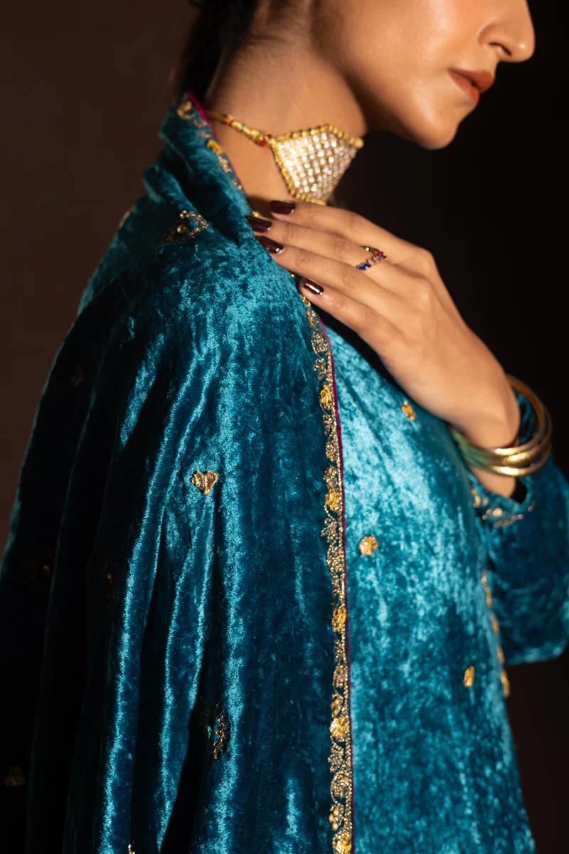 Regal Velvet Drape Shawl - Image 3