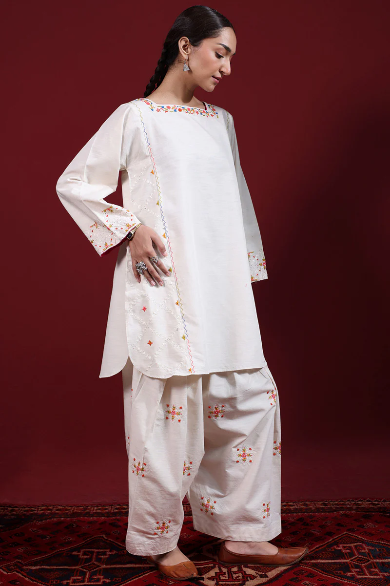 Hand-Embroidered Tapestry Set - Image 10