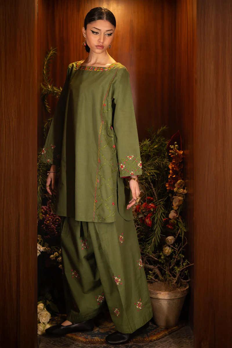 Hand-Embroidered Tapestry Set - Image 3
