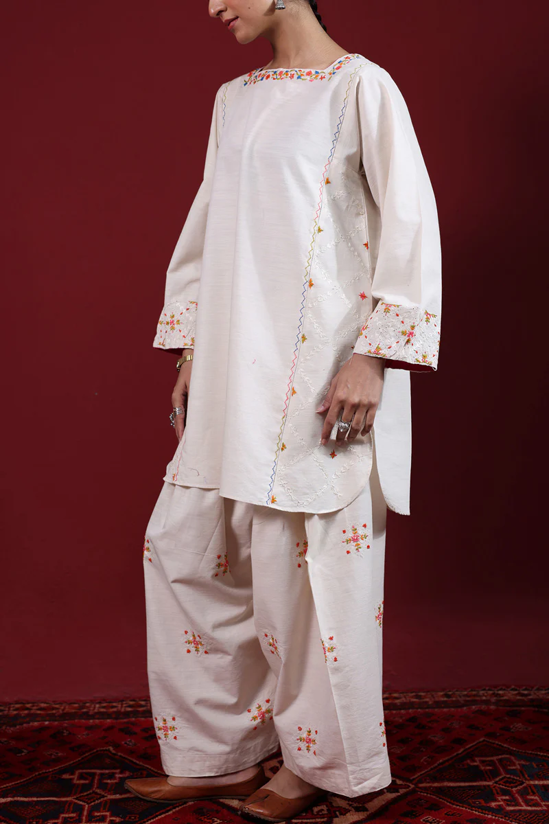 Hand-Embroidered Tapestry Set - Image 9