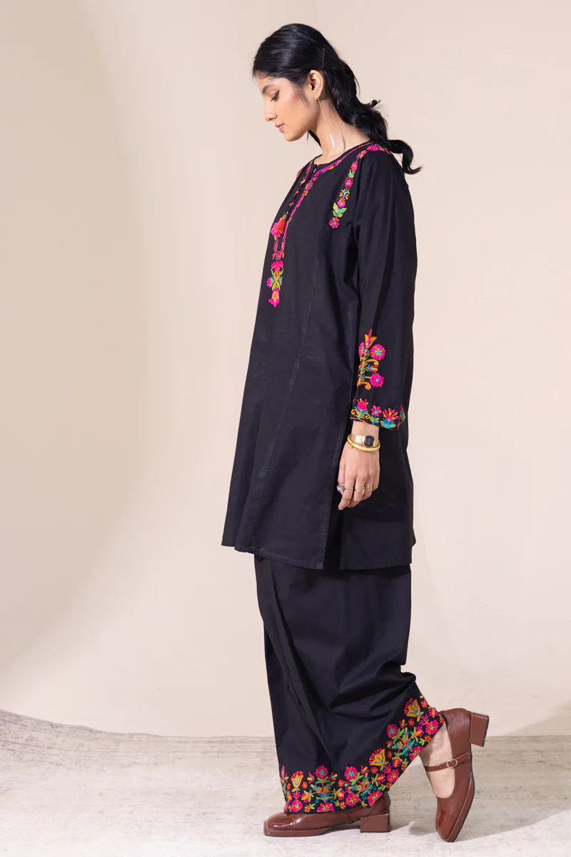 Laari Adda Farshi Set - Image 9
